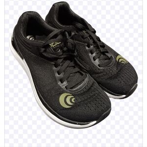 Topo Ultrafly 3 Athletic Black Shoes  Sz 7